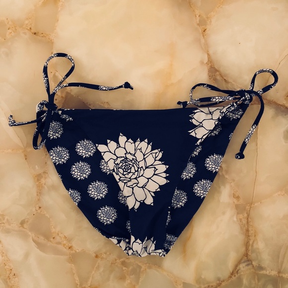 QSW Quicksilver Reversible String Bikini. Size S - Picture 3 of 8